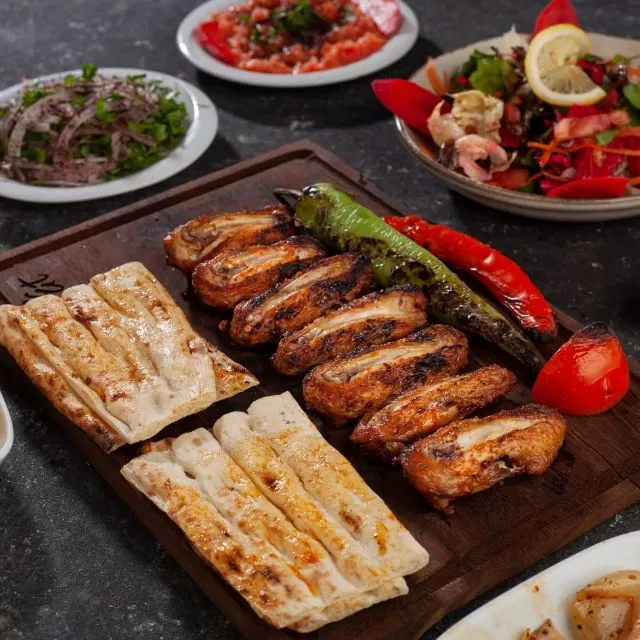 Kanat – Kebaplar | Kebapçı Fikret Türkmenbaşı, Adana